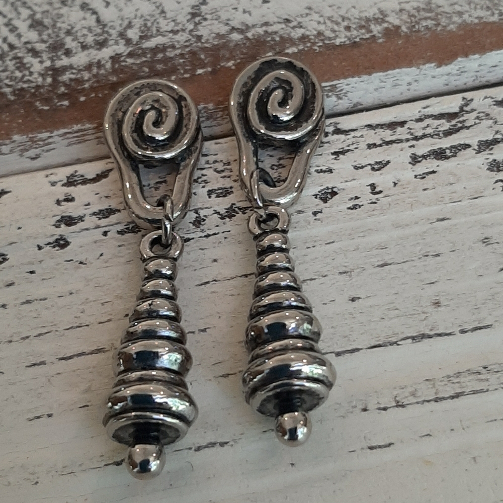 Earrings silvertone